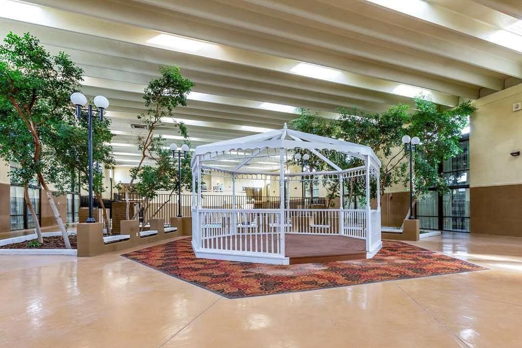 Clarion Inn & Suites, Roswell Eksteriør billede