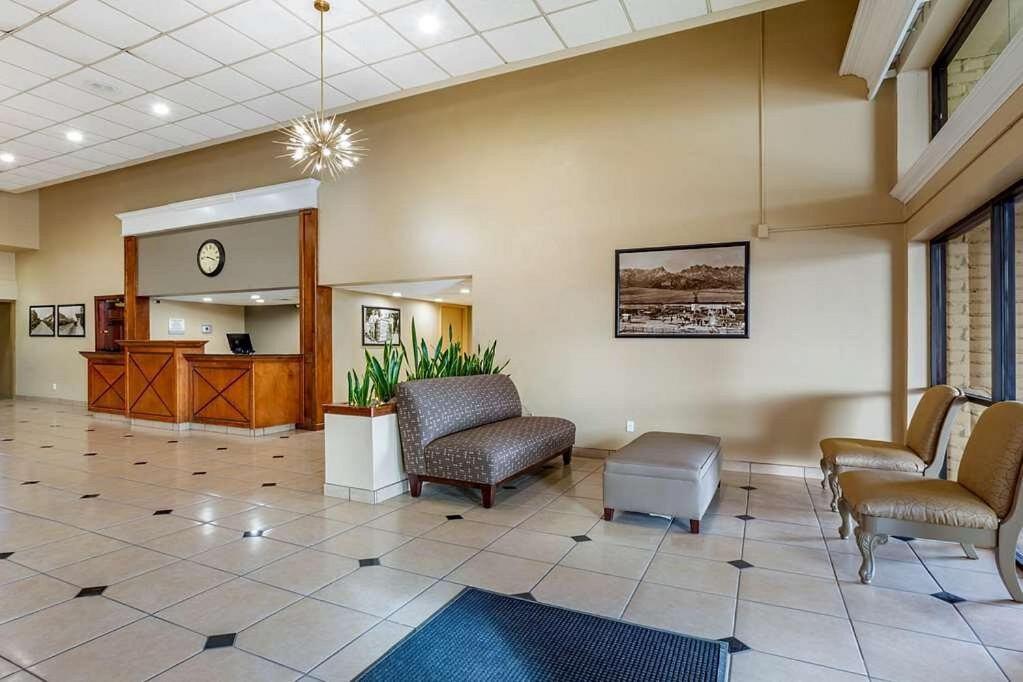 Clarion Inn & Suites, Roswell Eksteriør billede
