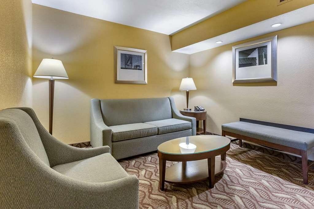 Clarion Inn & Suites, Roswell Eksteriør billede